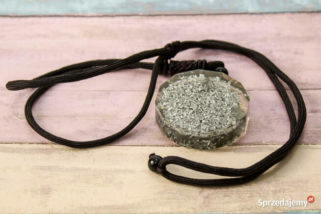 NASZYJNIK TALIZMAN LABRADORYT WISIOR AMULET MIEDŹ PREZENT