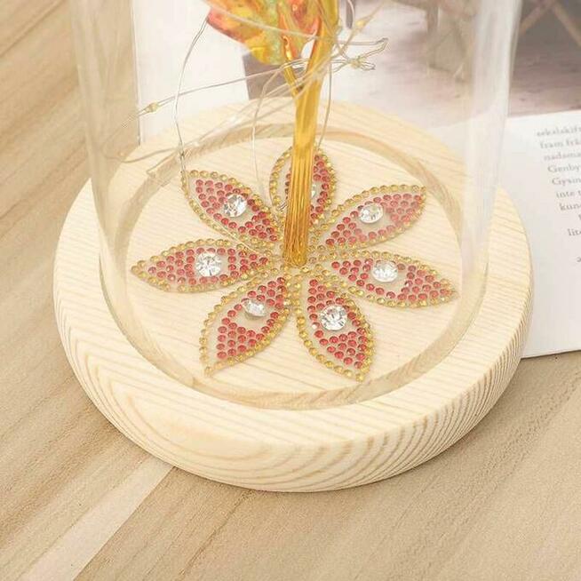 Piękna Czerwono-złota Wieczna Róża w Szkle Na Dzień Matki