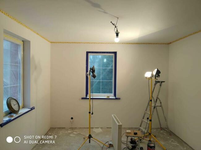 Szpachlowanie, malowanie, układanie paneli ,,