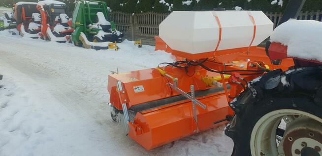 Zamiatarka mechaniczna WOM 2000 / 600 – szerokość 200 cm