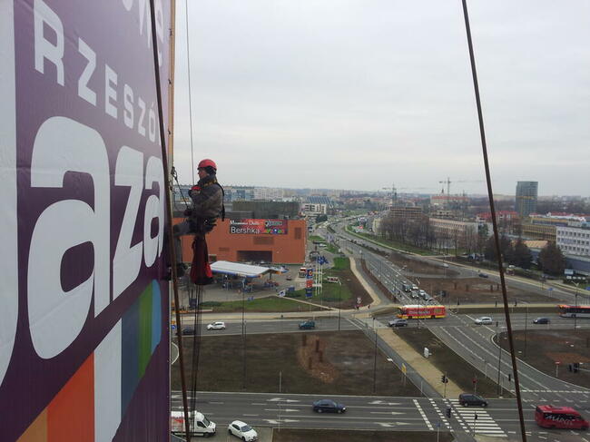 Montaż reklam, prace wysokościowe
