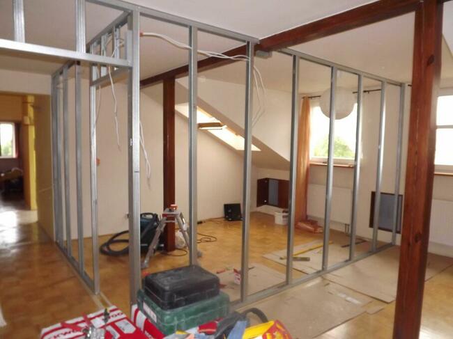 Szpachlowanie, malowanie, układanie paneli ,,