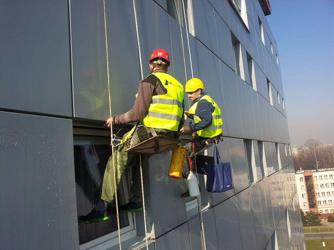 Montaż reklam, prace wysokościowe