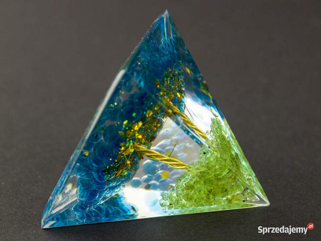 PIĘKNA PIRAMIDA ORGONIT NIEBIESKA GLAZURA OLIWIN MIEDŹ 5 cm