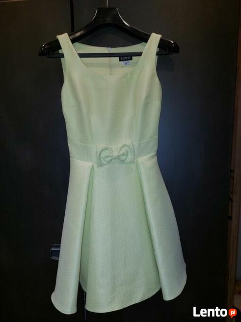 Jasno żółta sukienka