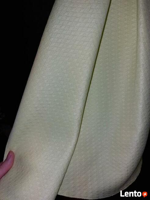 Jasno żółta sukienka