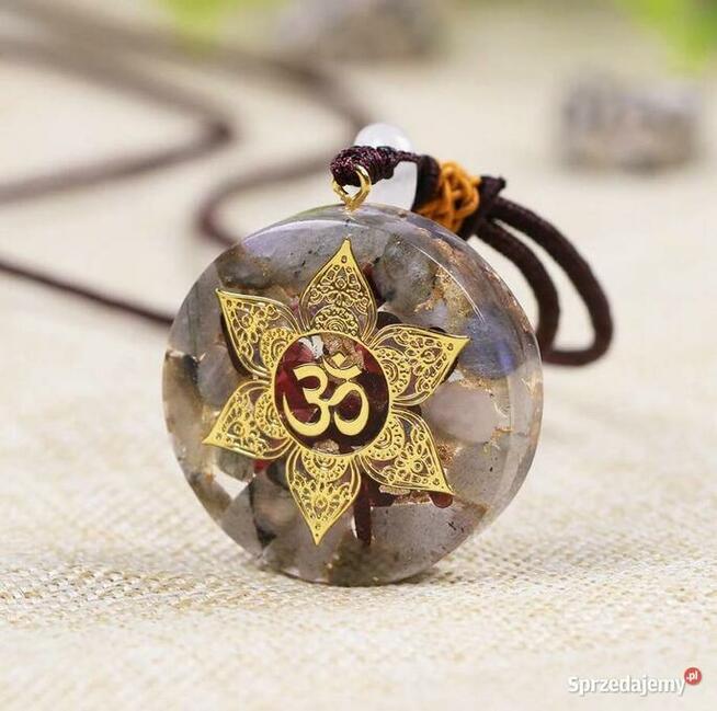 Śliczny prezent NASZYJNIK AMULET WISIOR Labradoryt Granat