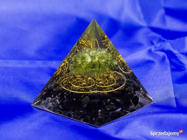 PIRAMIDA ORGONIT PERYDOT KLEJNOT MORION DRZEWO 5 cm Prezent