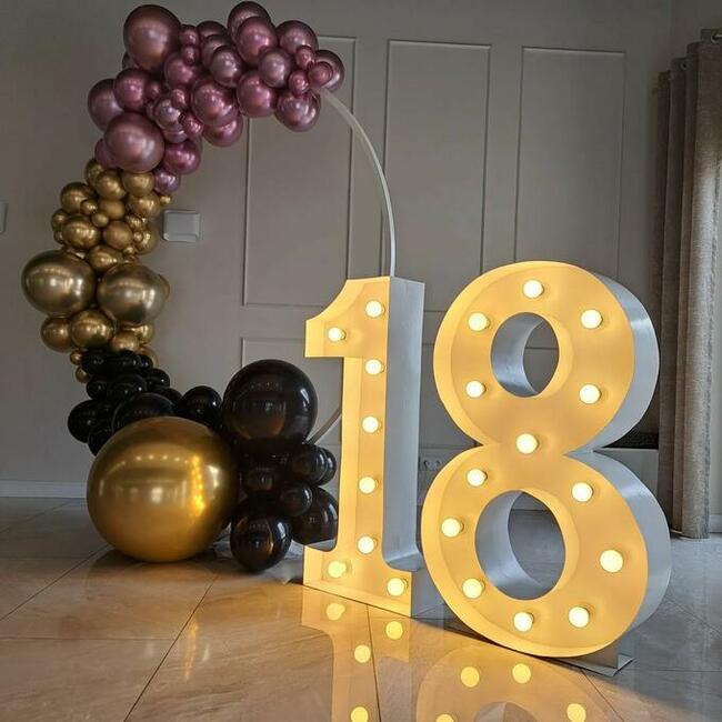 napis love świecące cyfry 18 świecące 40 lustrzane cyfry