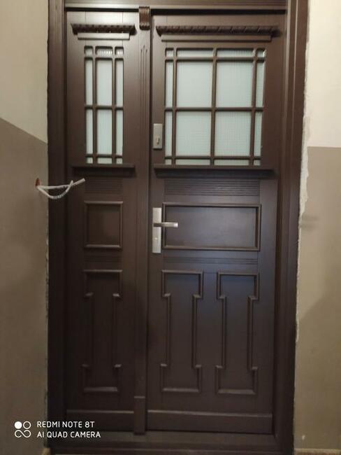 Repliki stylizowanych drzwi i bram w zabytkowych kamienicach