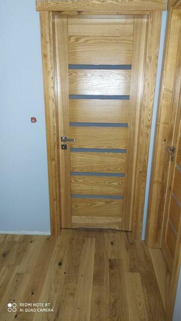 Repliki stylizowanych drzwi i bram w zabytkowych kamienicach