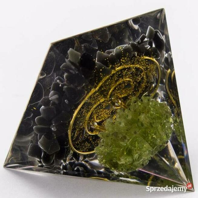 PIRAMIDA ORGONIT PERYDOT KLEJNOT MORION DRZEWO 5 cm Prezent