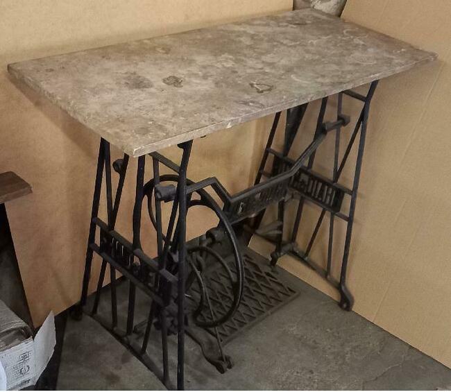 Stolik maszyny do szycia (granit)