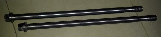 Tuleje prowadzące do młotów hydraulicznych, sworznie, szpilki