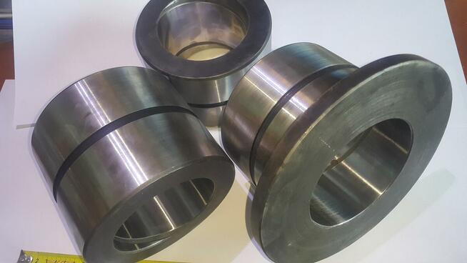 Tuleje prowadzące do młotów hydraulicznych, sworznie, szpilki