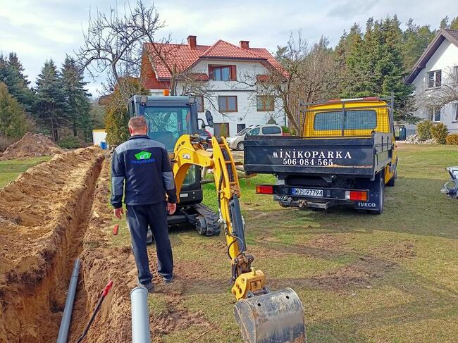 Usługi minikoparką oraz małą wywrotką