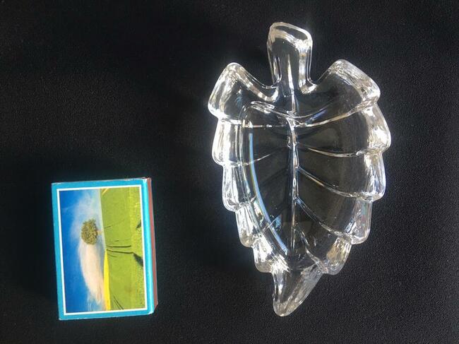 Szklany liść patera szklana na biżuterię