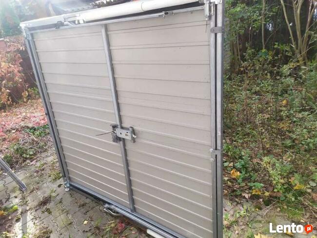 Brama uchylna srebrna