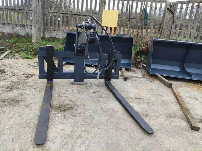 Chwytak hydrauliczny do drewna montowany na paleciak Dostawa