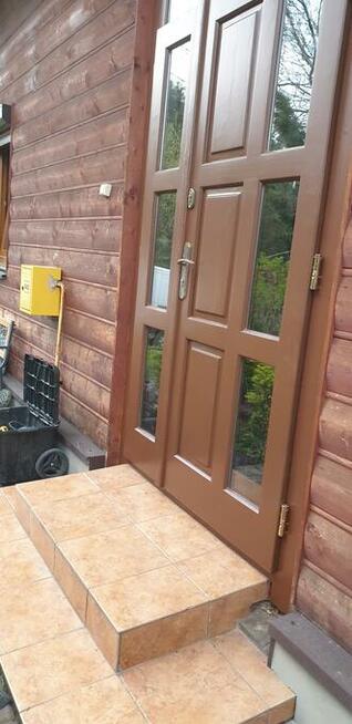 Renowacja, drzwi schodów montaż stolarki budowlanej