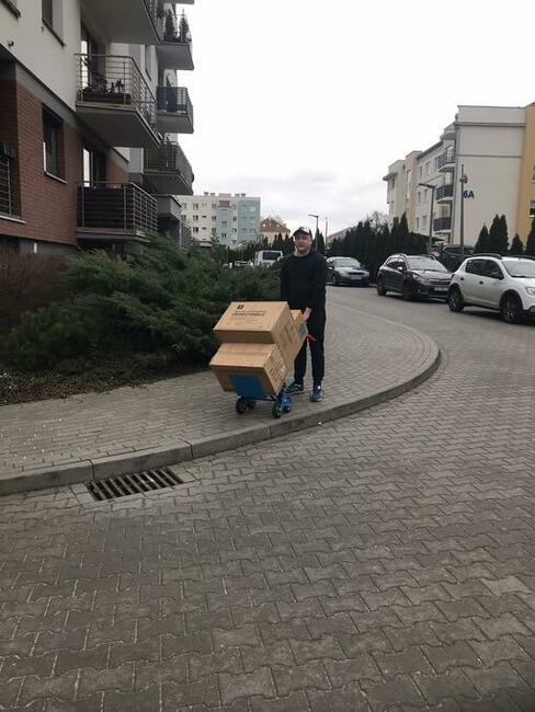 Przeprowadzki Auto z windą Transport Przewóz rzeczy mebli