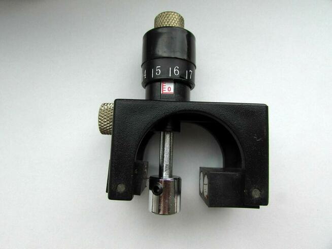 Przyrząd do ustawiania noży