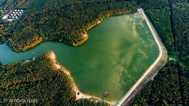 domek letniskowy kazdy na osobnej ogrodzonej działce