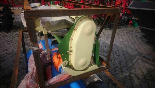 Glebogryzarka ciągnikowa z bocznym napędem