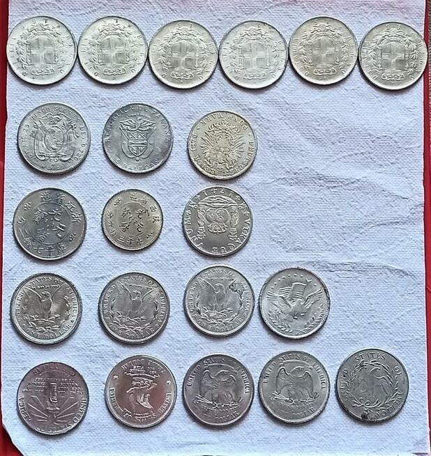 Zestaw różnych monet