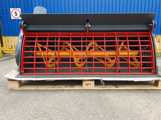 Łyżka z mieszalnikiem do betonu pasz 1.8mPRODUCENT