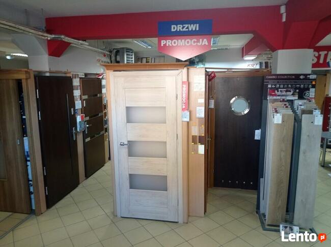 Oferujemy; drzwi, panele, podłogi, winyle i okna- z montażem