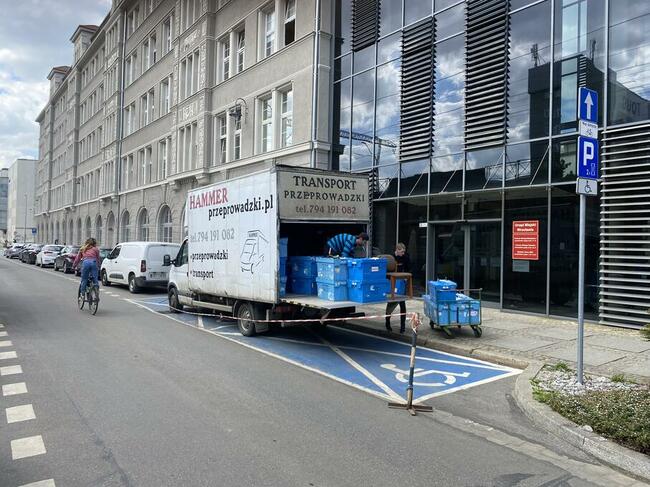 Tanie Przeprowadzki Wroclaw Przewóz Palet auto z windą