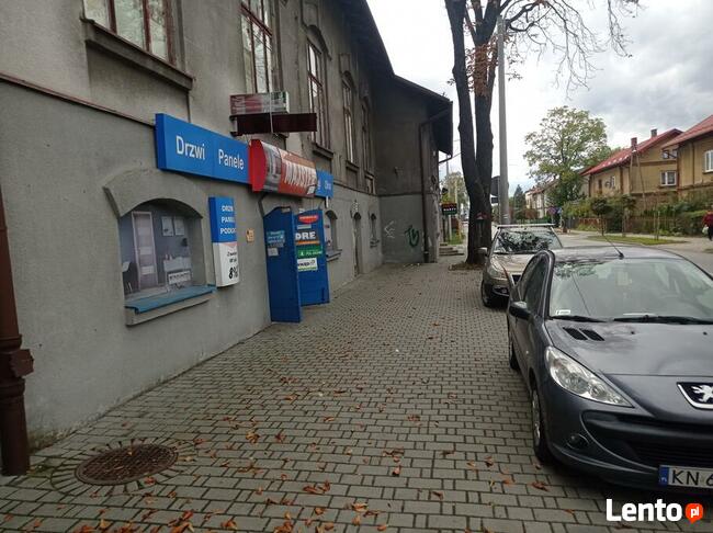 Oferujemy; drzwi, panele, podłogi, winyle i okna- z montażem