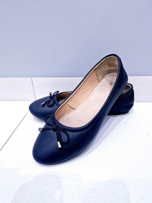 Damskie czarne balerinki R37