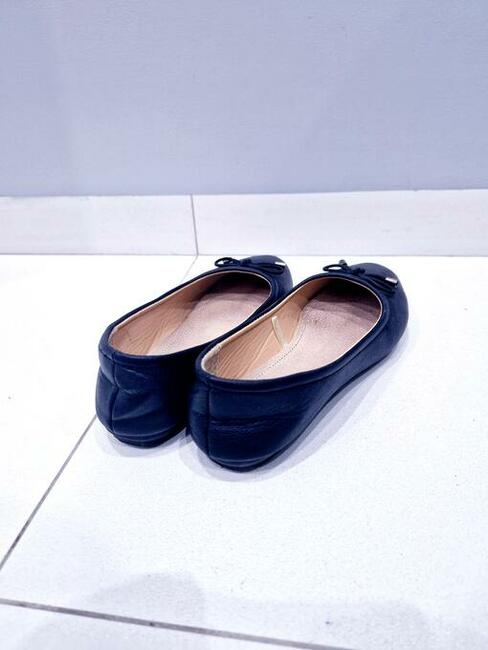 Damskie czarne balerinki R37