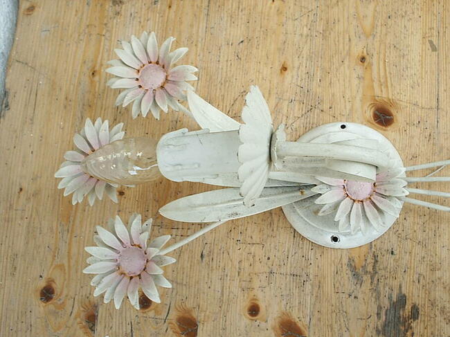 Kinkiety w kształcie kwiatów, metalowe