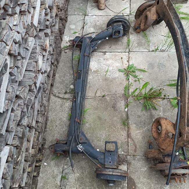 SKODA Felicia TYLNA BELKA OŚ TYŁ BĘBNY