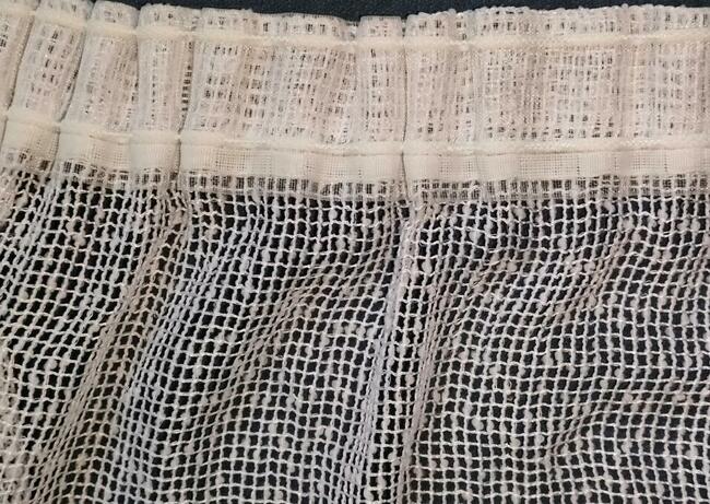 Firanka biała 255 x 170 -2 sztuki -stan bardzo dobry !