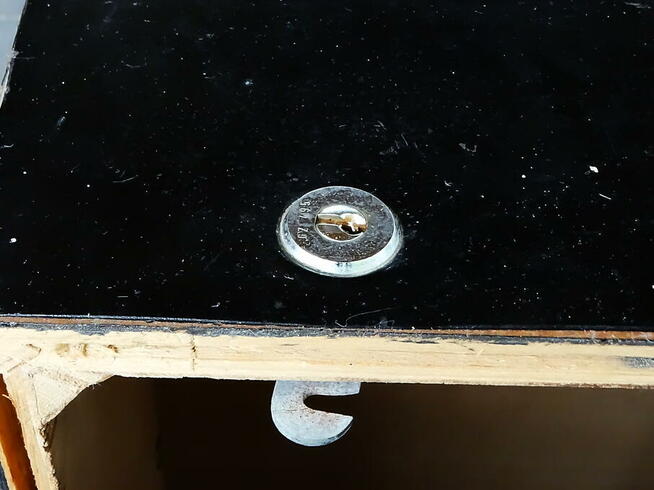 Stara zabytkowa drewniana skrzynia, waliza.