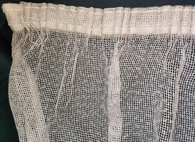 Firanka biała 255 x 170 -2 sztuki -stan bardzo dobry !