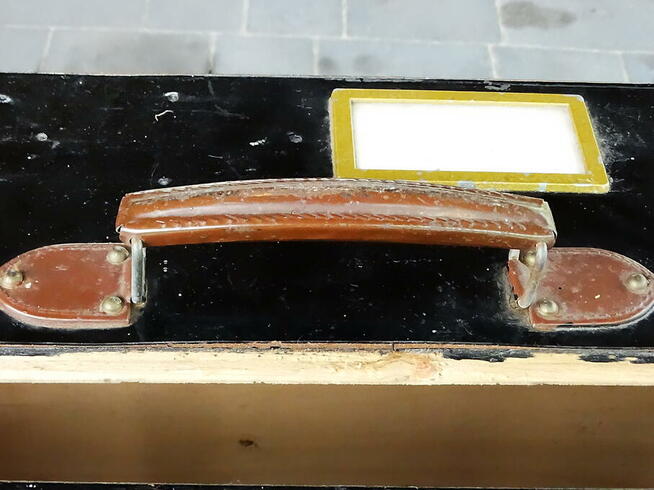 Stara zabytkowa drewniana skrzynia, waliza.