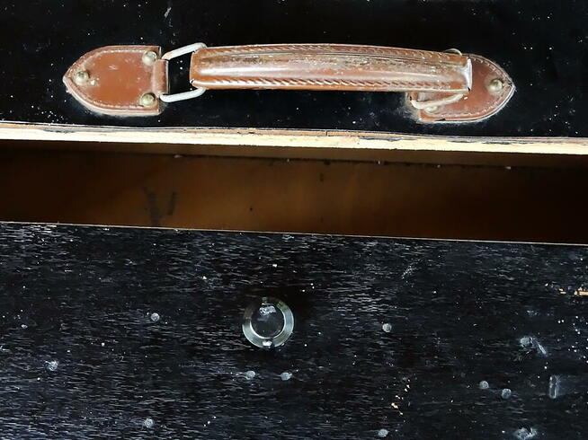 Stara zabytkowa drewniana skrzynia, waliza.