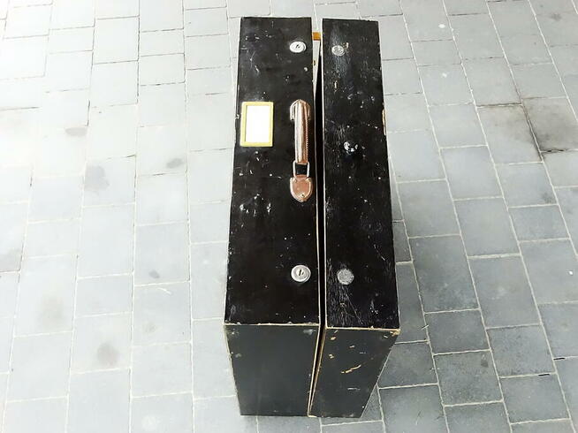 Stara zabytkowa drewniana skrzynia, waliza.