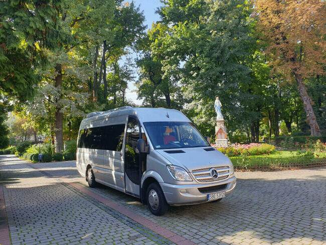 Przewozy autokarowe usługi przewozowe busami Katowice Śląsk