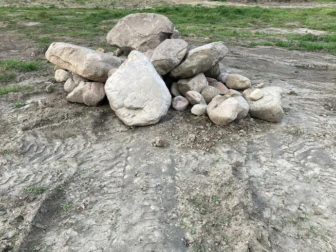 Kamień polny, otoczak, skała, głaz narzutowy, blok skalny, o