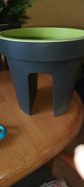 Donice duze na barierke balkonowa.