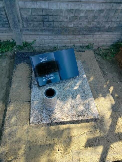 Pomniki, nagrobki, pomniki, nagrobki