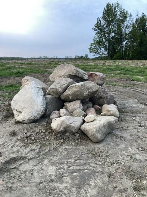 Kamień polny, otoczak, skała, głaz narzutowy, blok skalny, o