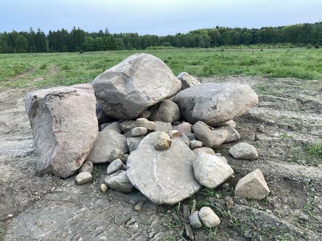 Kamień polny, otoczak, skała, głaz narzutowy, blok skalny, o