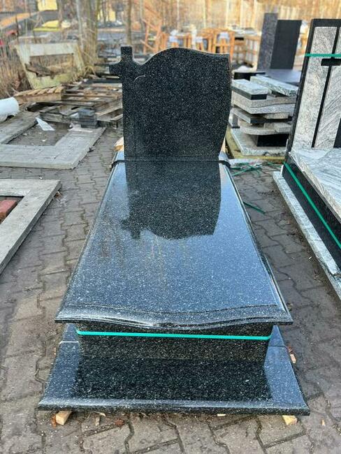 Pomniki, nagrobki, pomniki, nagrobki